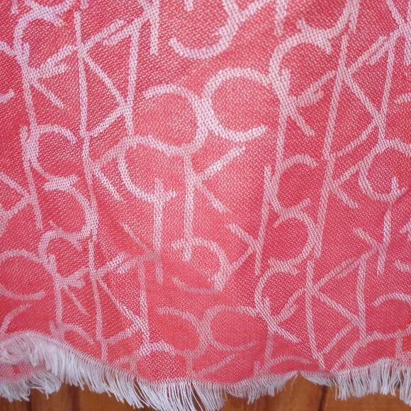Calvin Klein Pashmina-style scarf - Picture 4 of 7